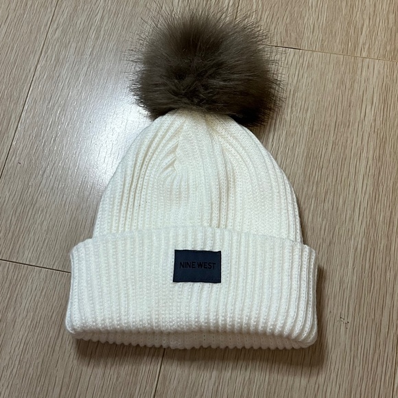 Touque / NINE WEST Knit Pom Pom Beanie - Picture 1 of 3